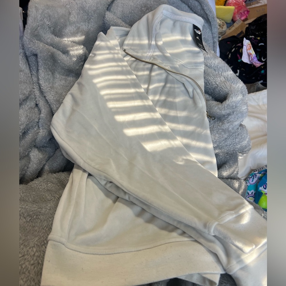 💚Women’s Cute white pull over
